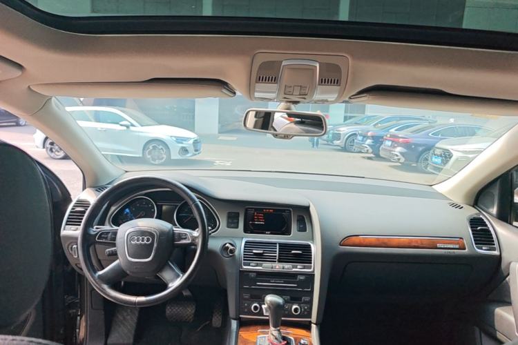 Used Audi Q7 2011 3.0 TFSI Ambition (200kW) Center Console