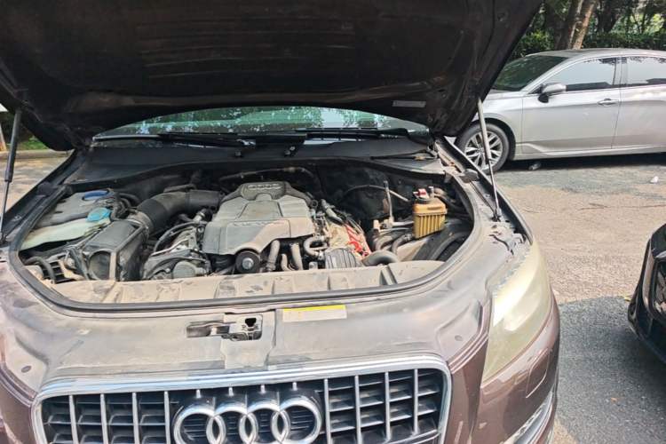 Used Audi Q7 2011 3.0 TFSI Ambition (200kW) Engine Bay Left
