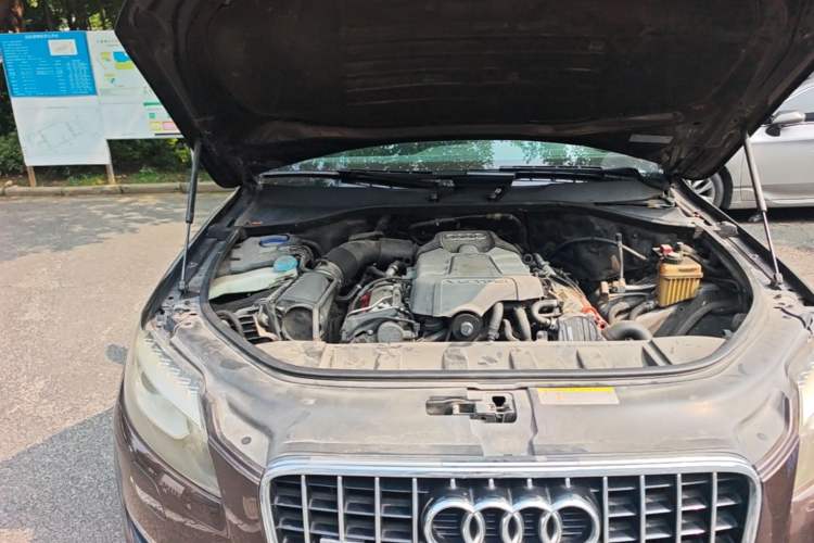Used Audi Q7 2011 3.0 TFSI Ambition (200kW) Engine Bay Right