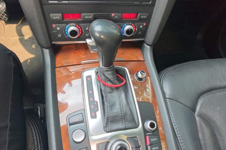 Used Audi Q7 2011 3.0 TFSI Ambition (200kW) Gear Lever