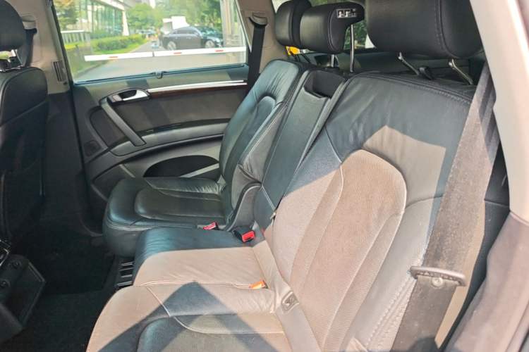 Used Audi Q7 2011 3.0 TFSI Ambition (200kW) Left Rear Seat
