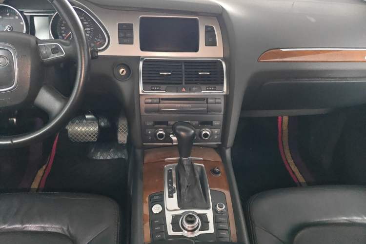 Used Audi Q7 2011 3.0 TFSI Ambition (200kW) Audio And AC Panel