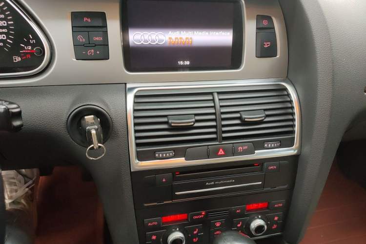 Used Audi Q7 2011 3.0 TFSI Technology (200kW) Audio And AC Panel