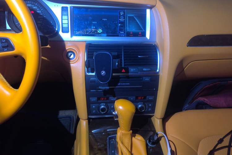 Used Audi Q7 2011 3.0 TFSI Technology (200kW) Audio And AC Panel