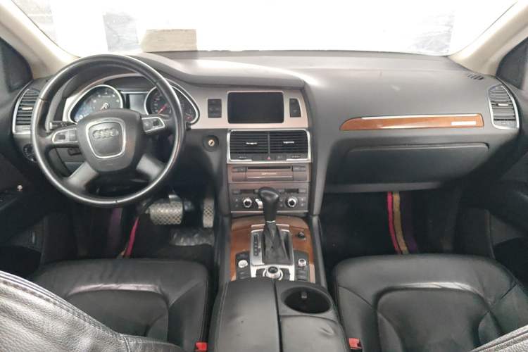 Used Audi Q7 2011 3.0 TFSI Ambition (200kW) Center Console