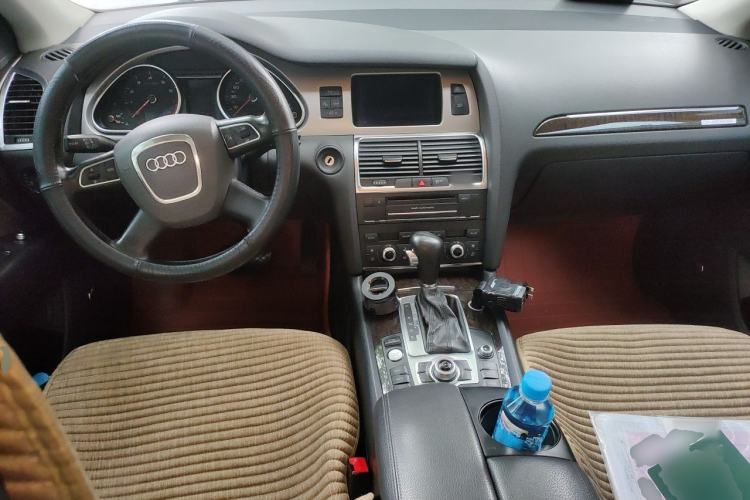Used Audi Q7 2011 3.0 TFSI Technology (200kW) Center Console