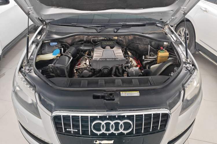 Used Audi Q7 2011 3.0 TFSI Ambition (200kW) Engine Bay