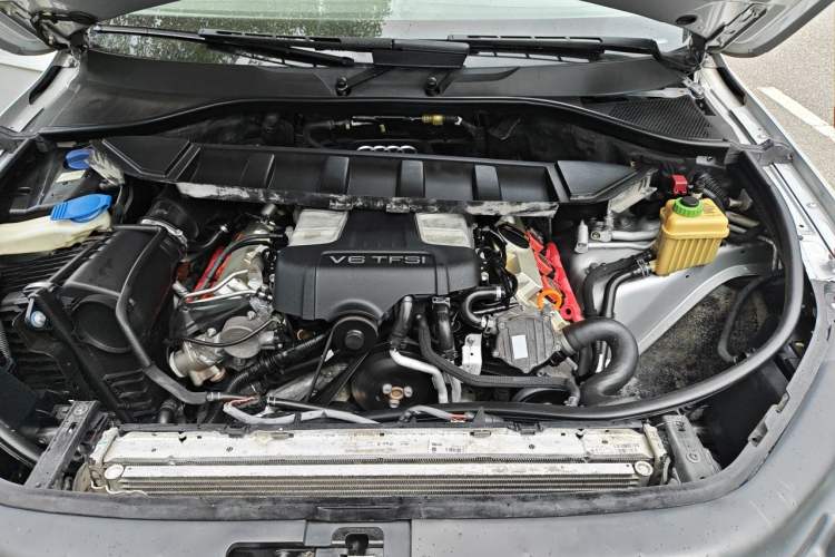 Used Audi Q7 2011 3.0 TFSI Comfort (200kW) Engine Bay