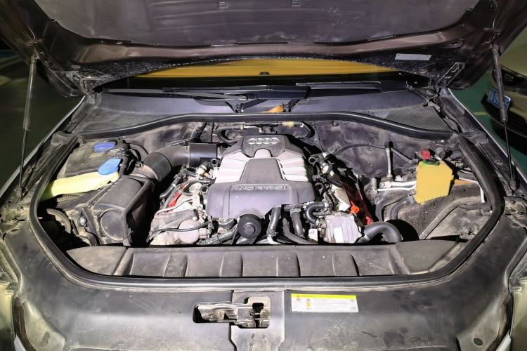 Used Audi Q7 2011 3.0 TFSI Technology (200kW) Engine Bay