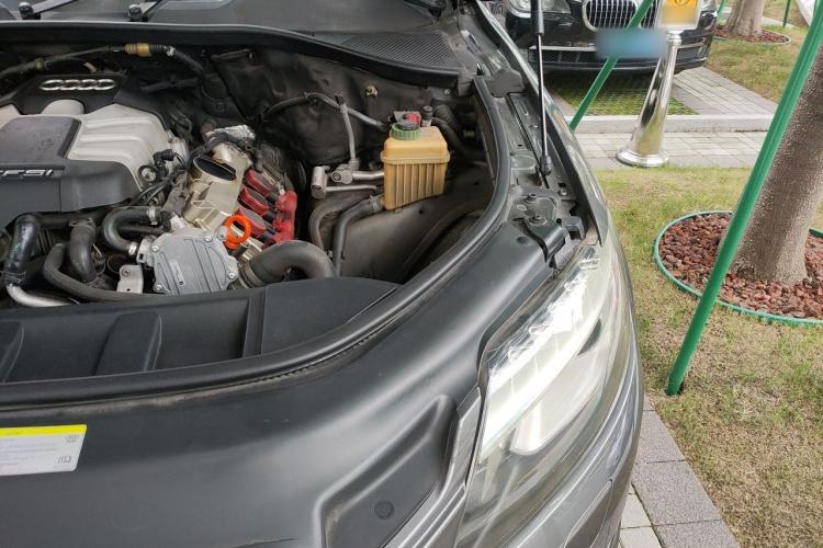 Used Audi Q7 2011 3.0 TFSI Technology (200kW) Engine Bay Left