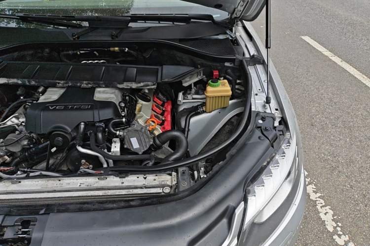Used Audi Q7 2011 3.0 TFSI Comfort (200kW) Engine Bay Left