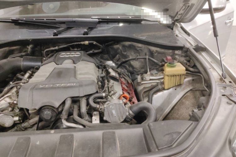 Used Audi Q7 2011 3.0 TFSI Technology (200kW) Engine Bay Left