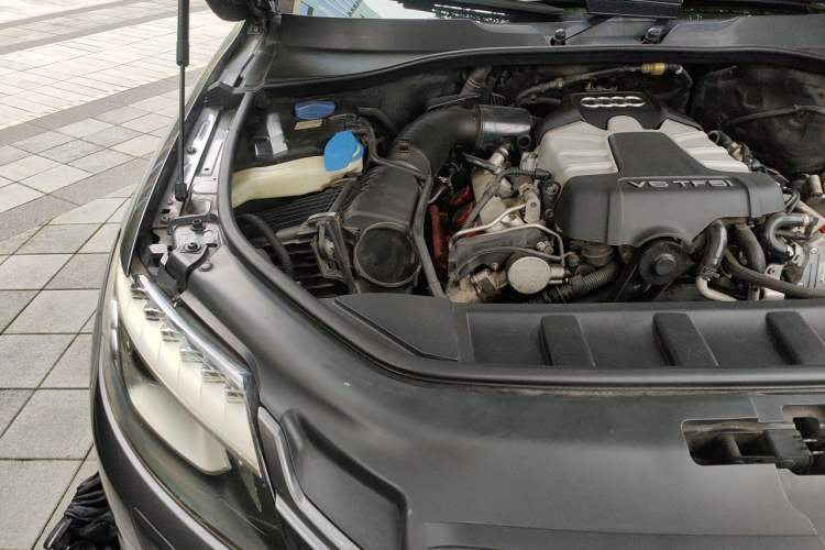 Used Audi Q7 2011 3.0 TFSI Technology (200kW) Engine Bay Right