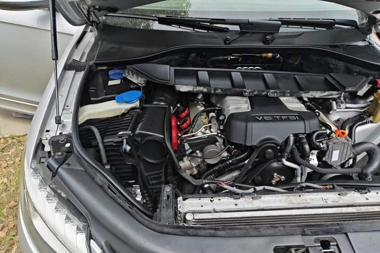 Used Audi Q7 2011 3.0 TFSI Comfort (200kW) Engine Bay Right