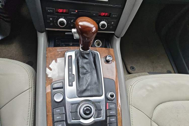Used Audi Q7 2011 3.0 TFSI Comfort (200kW) Gear Lever