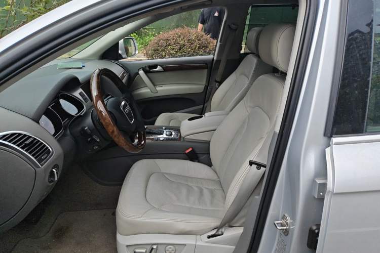 Used Audi Q7 2011 3.0 TFSI Comfort (200kW) Left Front Seat