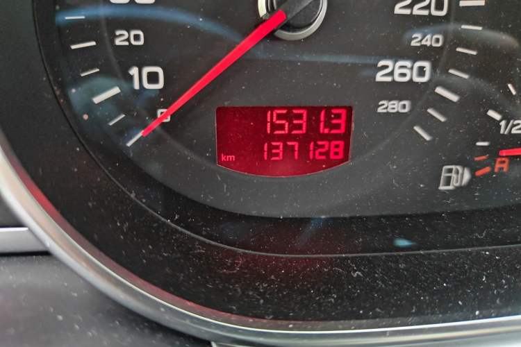 Used Audi Q7 2011 3.0 TFSI Comfort (200kW) Odometer Close Up