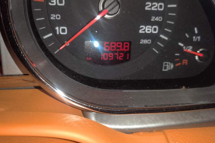 Used Audi Q7 2011 3.0 TFSI Technology (200kW) Odometer Close Up
