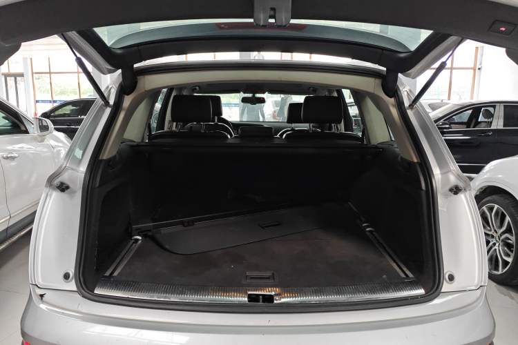 Used Audi Q7 2011 3.0 TFSI Ambition (200kW) Trunk