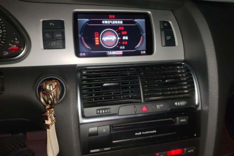 Used Audi Q7 2011 3.0 TFSI Comfort Model (245kW) Audio And AC Panel