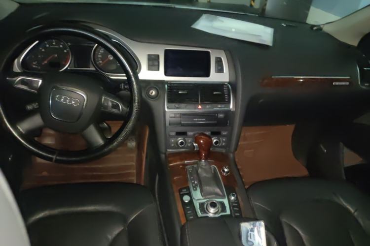 Used Audi Q7 2011 3.0 TFSI Comfort Model (245kW) Center Console