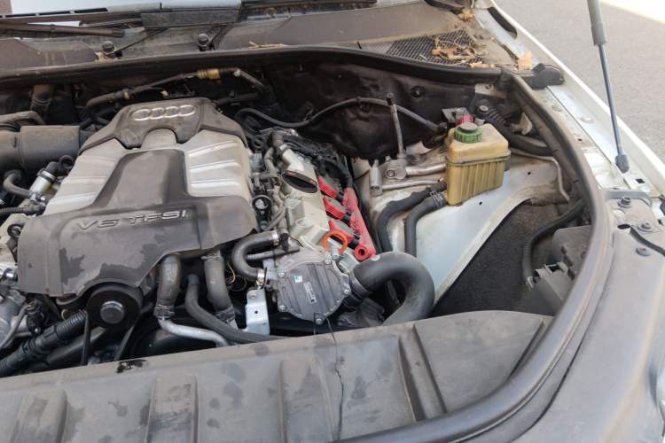 Used Audi Q7 2011 3.0 TFSI Technology (200kW) Engine Bay Left