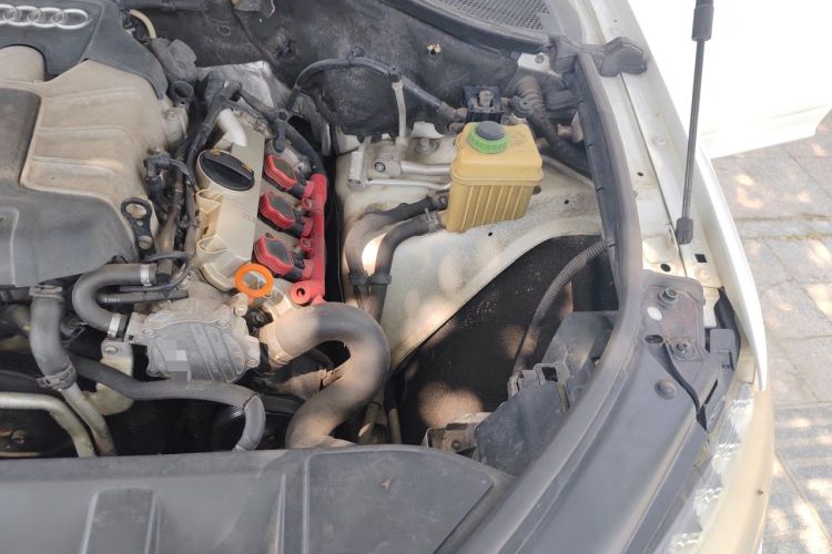 Used Audi Q7 2011 3.0 TFSI Comfort (200kW) Engine Bay Left