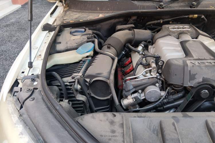 Used Audi Q7 2011 3.0 TFSI Technology (200kW) Engine Bay Right