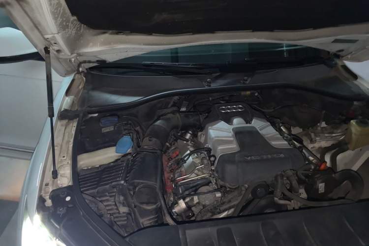 Used Audi Q7 2011 3.0 TFSI Comfort Model (245kW) Engine Bay Right