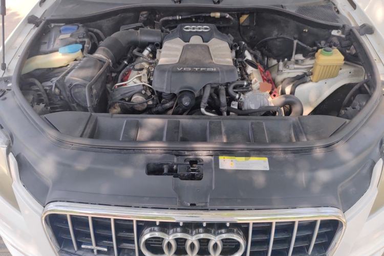 Used Audi Q7 2011 3.0 TFSI Comfort (200kW) Engine Bay