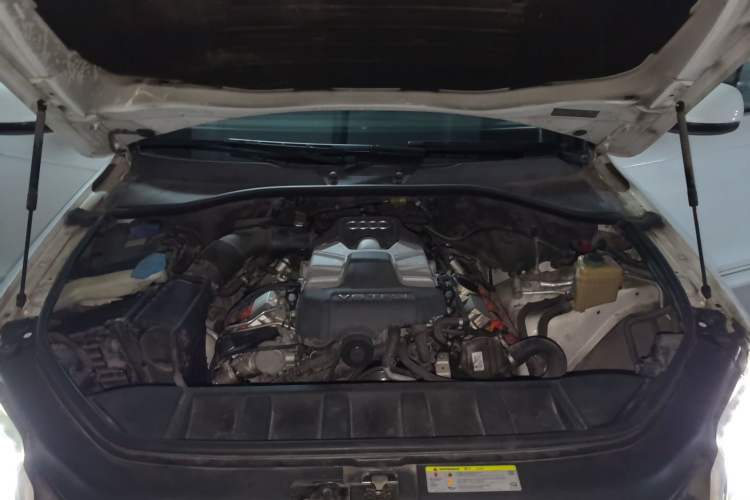 Used Audi Q7 2011 3.0 TFSI Comfort Model (245kW) Engine Bay
