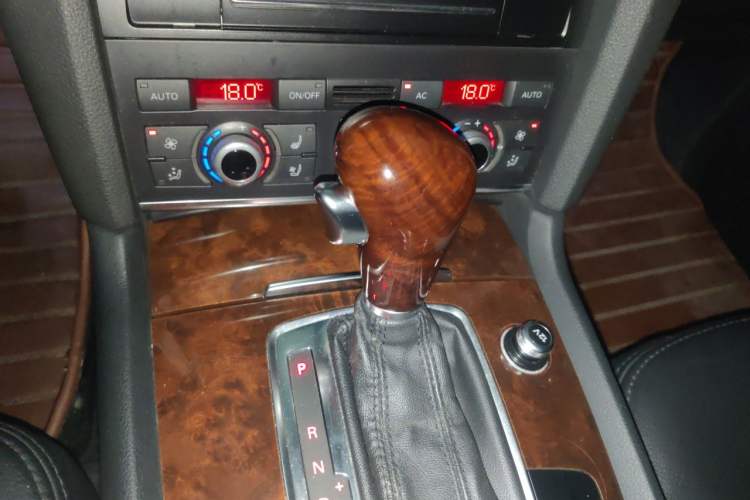 Used Audi Q7 2011 3.0 TFSI Comfort Model (245kW) Gear Lever