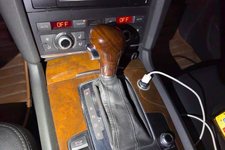 Used Audi Q7 2011 3.0 TFSI Comfort Model (245kW) Gear Lever