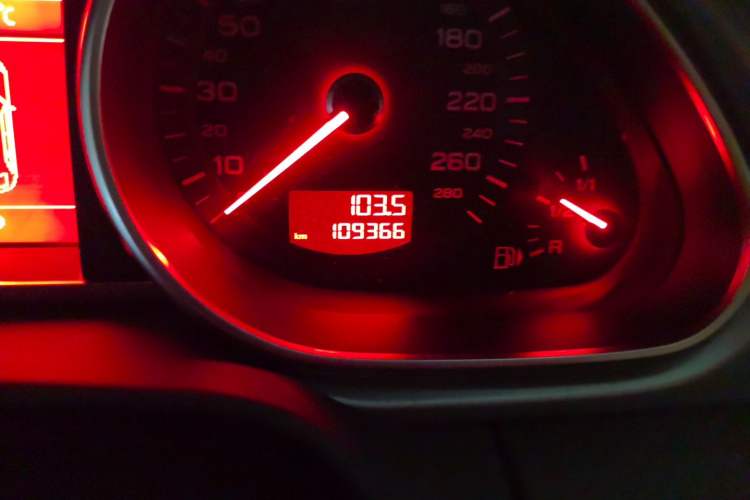 Used Audi Q7 2011 3.0 TFSI Comfort Model (245kW) Odometer Close Up