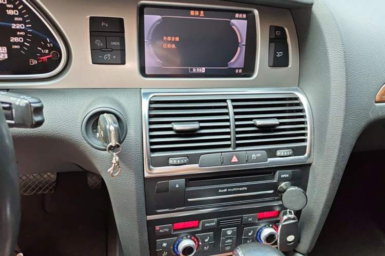 Used Audi Q7 2011 3.0 TFSI Ambition (200kW) Audio And AC Panel