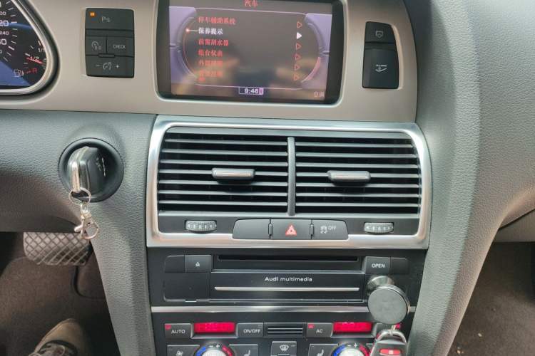Used Audi Q7 2011 3.0 TFSI Ambition (200kW) Audio And AC Panel