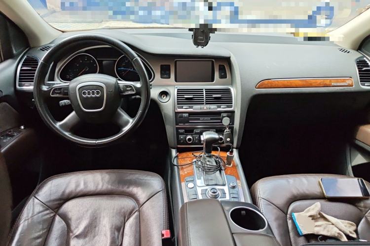 Used Audi Q7 2011 3.0 TFSI Ambition (200kW) Center Console