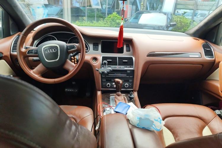 Used Audi Q7 2011 3.0 TFSI Exclusive Edition (200kW) Center Console