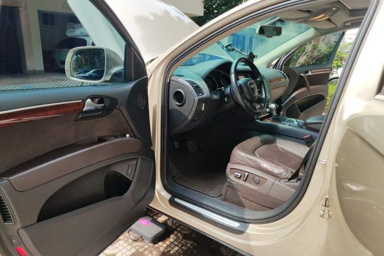 Used Audi Q7 2011 3.0 TFSI Ambition (200kW) Driver Seat