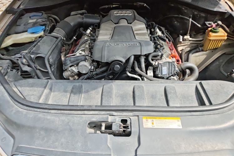Used Audi Q7 2011 3.0 TFSI Ambition (200kW) Engine Bay
