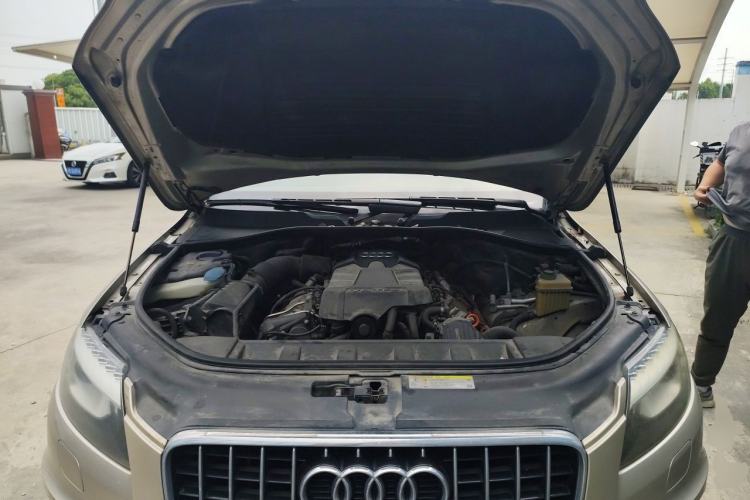 Used Audi Q7 2011 3.0 TFSI Exclusive Edition (200kW) Engine Bay