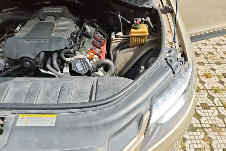 Used Audi Q7 2011 3.0 TFSI Ambition (200kW) Engine Bay Left