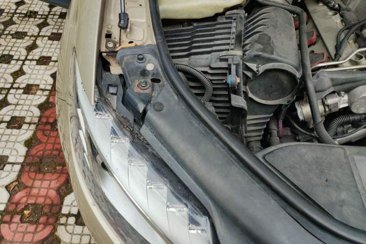 Used Audi Q7 2011 3.0 TFSI Ambition (200kW) Engine Bay Right