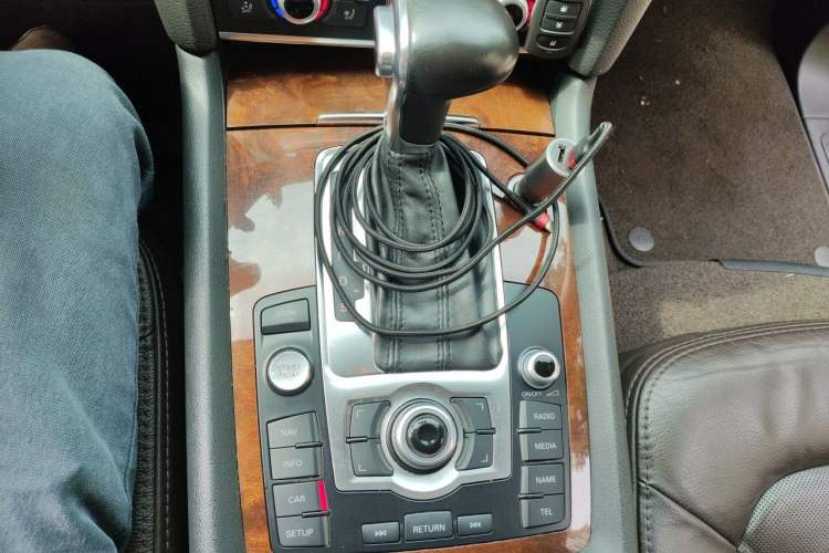Used Audi Q7 2011 3.0 TFSI Ambition (200kW) Gear Lever