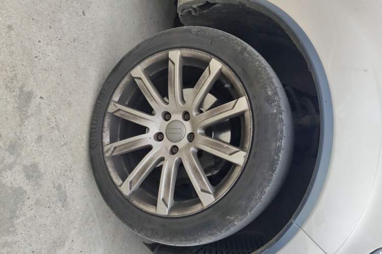 Used Audi Q7 2011 3.0 TFSI Exclusive Edition (200kW) Right Front Wheel Hub