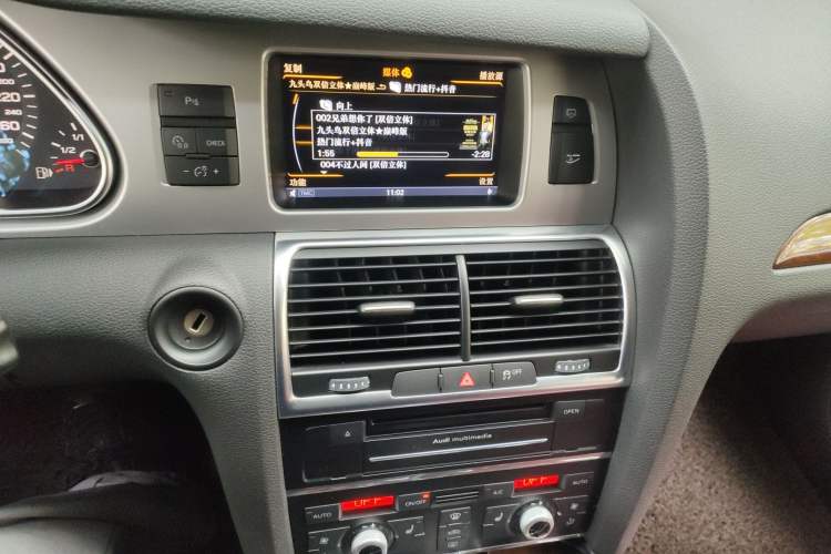Used Audi Q7 2012 3.0 TFSI Ambition (200kW) Audio And AC Panel