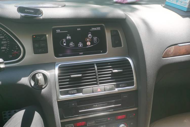 Used Audi Q7 2012 3.0 TFSI Ambition (200kW) Audio And AC Panel