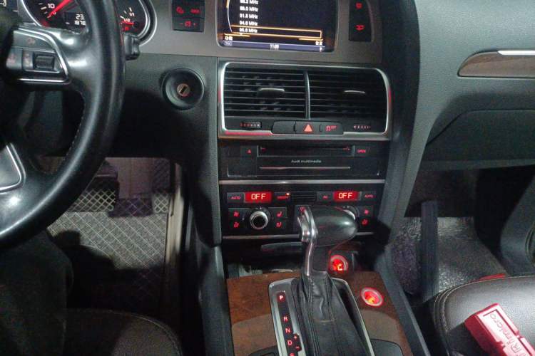 Used Audi Q7 2012 3.0 TFSI Technology Model (200kW) Audio And AC Panel