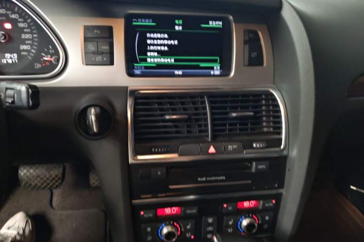 Used Audi Q7 2012 3.0 TFSI Ambition (200kW) Audio And AC Panel