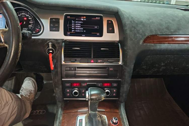 Used Audi Q7 2012 3.0 TFSI Technology (245kW) Audio And AC Panel
